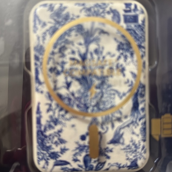 Poppy Blue and White Magnetic Power Bank new in package - Picture 2 of 5